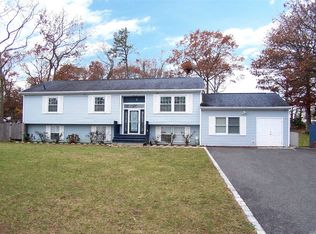 66 Miller Pl Middle Isl Rd, Mount Sinai, NY 11766