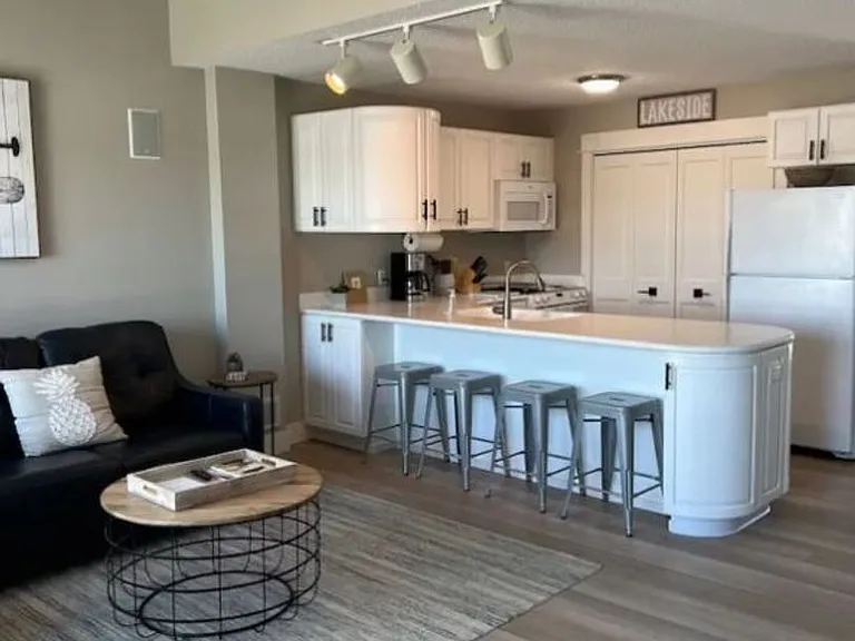 116 Millpoint Dr — Photo 2
