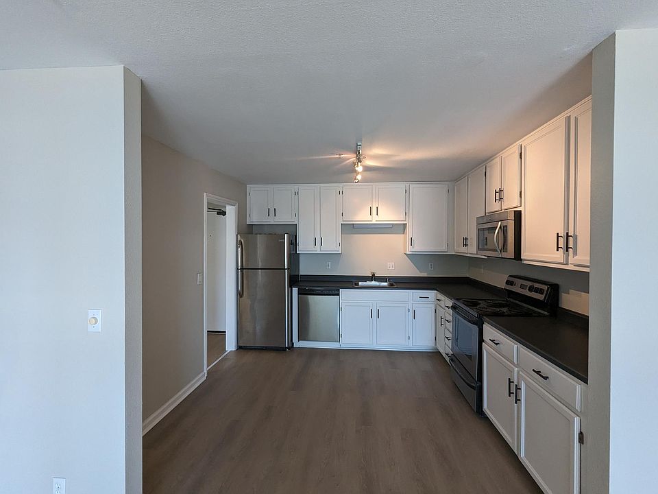 1st image of 550 S Van Ness Ave APT 402