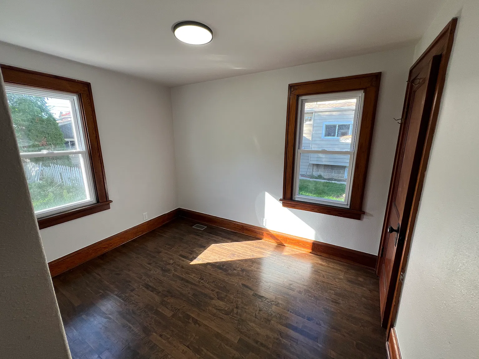 2 bed, 950 sqft, $1,600 — Photo 4