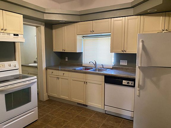3rd image of 509 W 10th St