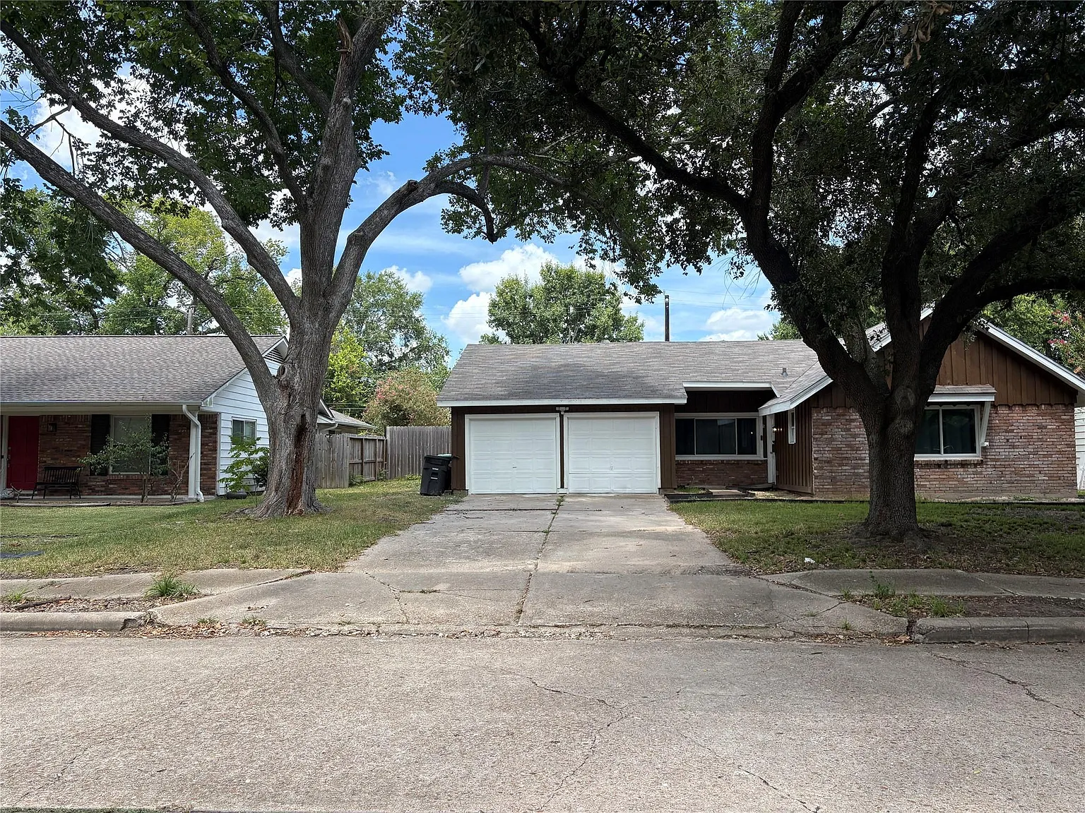 3 bed, 2.0 bath, 1290 sqft, $2,000 — Photo 2