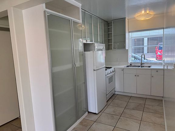 2nd image of 1048 Sapphire St