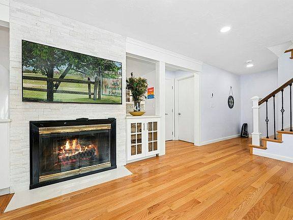 2nd image of 12 Village Grn Unit 12
