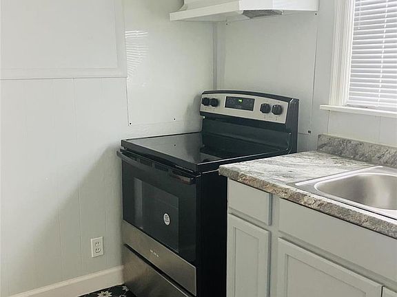 3rd image of 6531 Leschen Ave