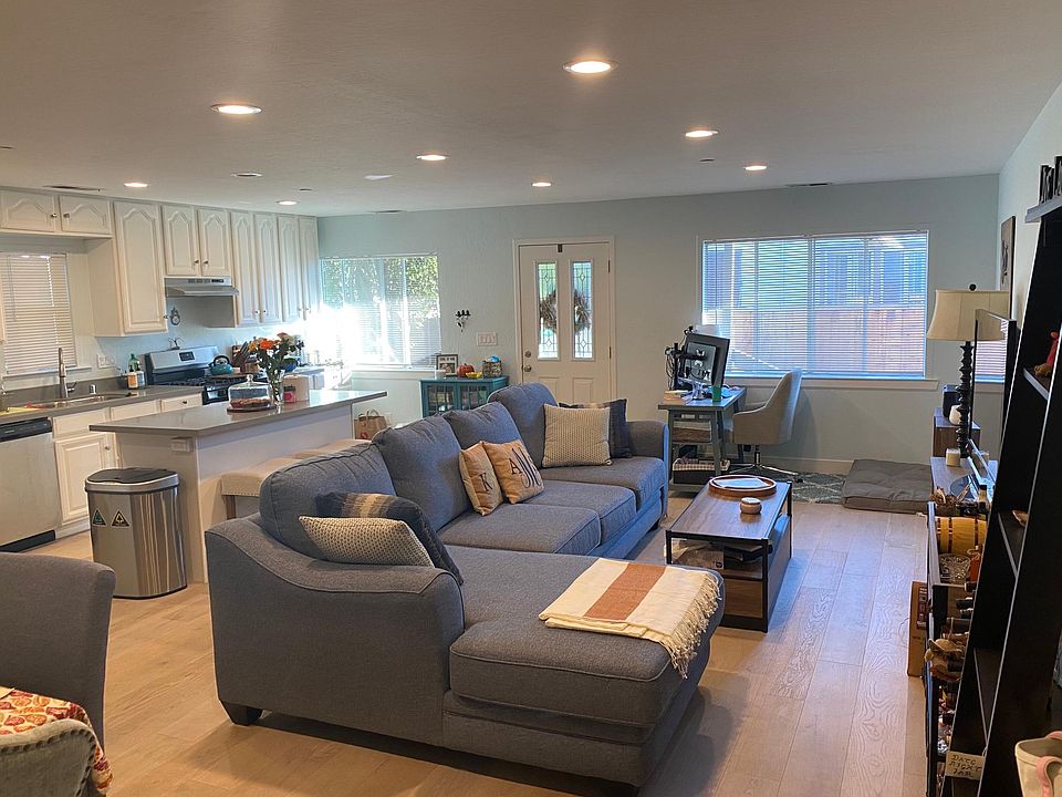 1st image of 437 Bryan Ave