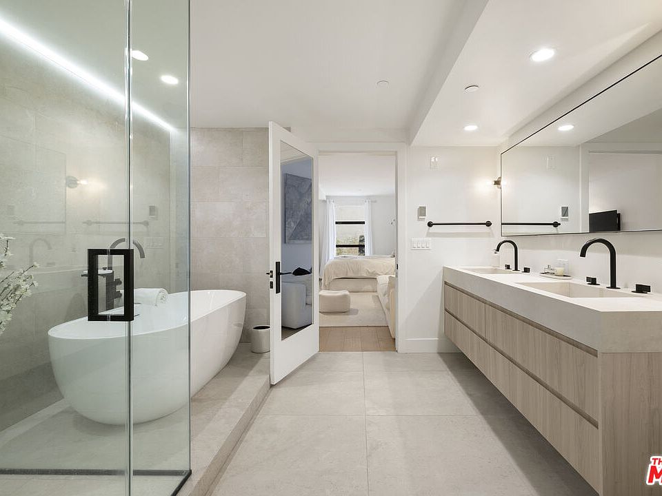 1st image of 10777 Wilshire Blvd #207