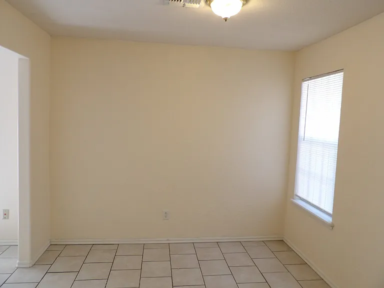 1411 NW Lake Ave #A — Photo 4