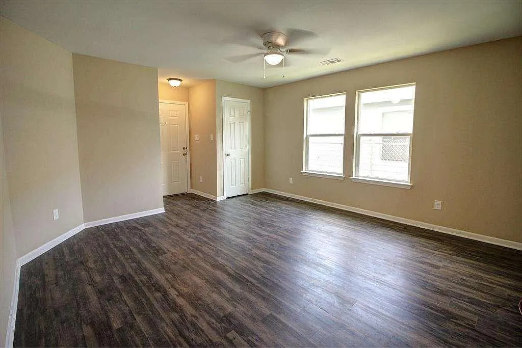 3 bed, 2.0 bath, 1137 sqft, $1,675 — Photo 3