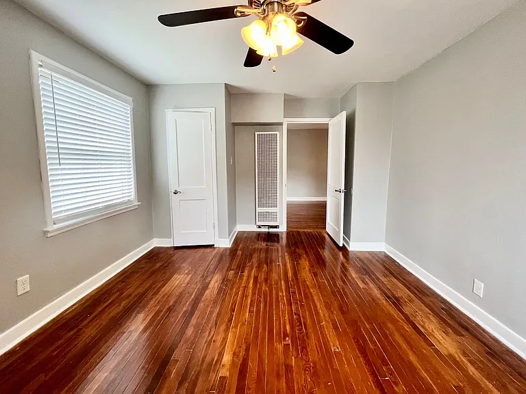 2068 Jefferson Ave — Photo 8