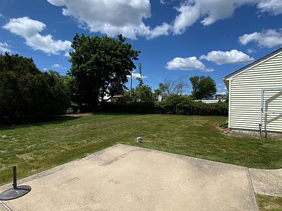 4th image of 60 Schmeelk Pl