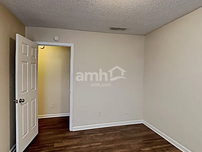 209 Signet Ct — Photo 17