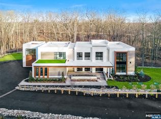 10 Big Ramapo Rd, Saddle River, NJ 07458