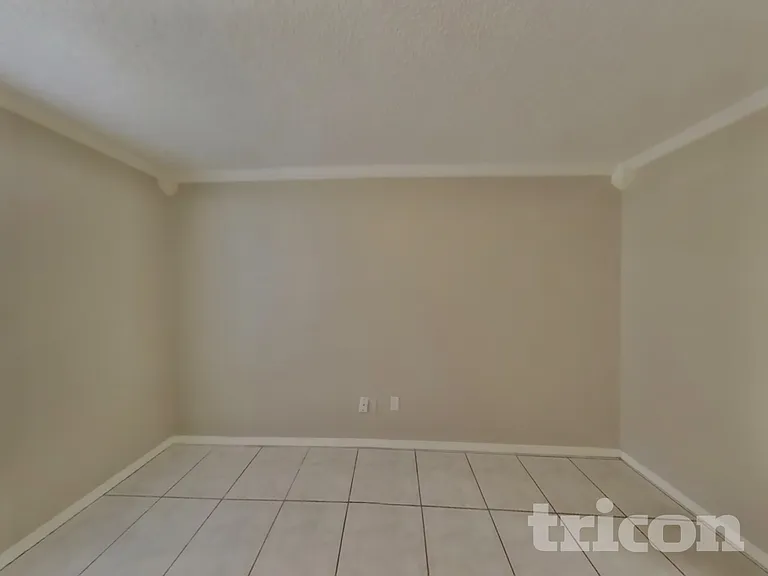 8252 Yolanda Ct — Photo 6