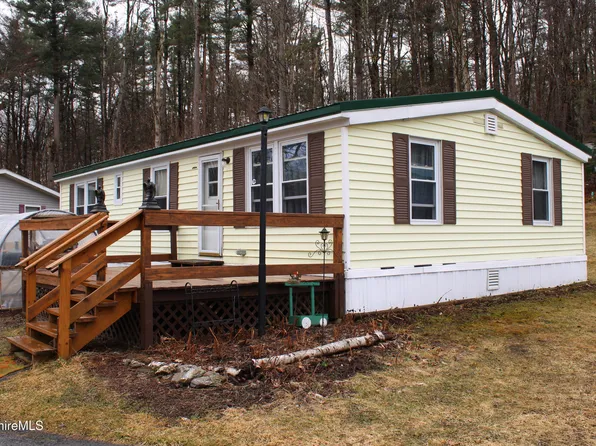 26 Lakewood Cir, Pittsfield, MA 01201