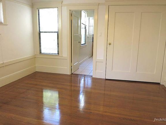 3rd image of 387 Dolores St #385