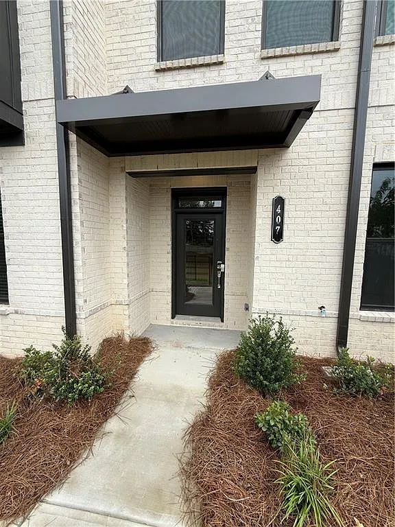 4 bed, 3.5 bath, 2314 sqft, $3,000 — Photo 2