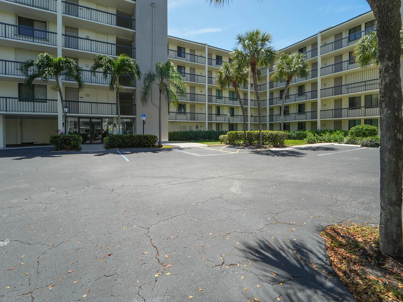 2 bed, 2.0 bath, 1500 sqft, $5,000 — Photo 4