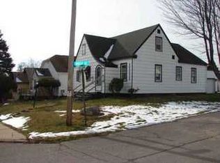 802 Roosevelt Ave, Iron River, MI 49935