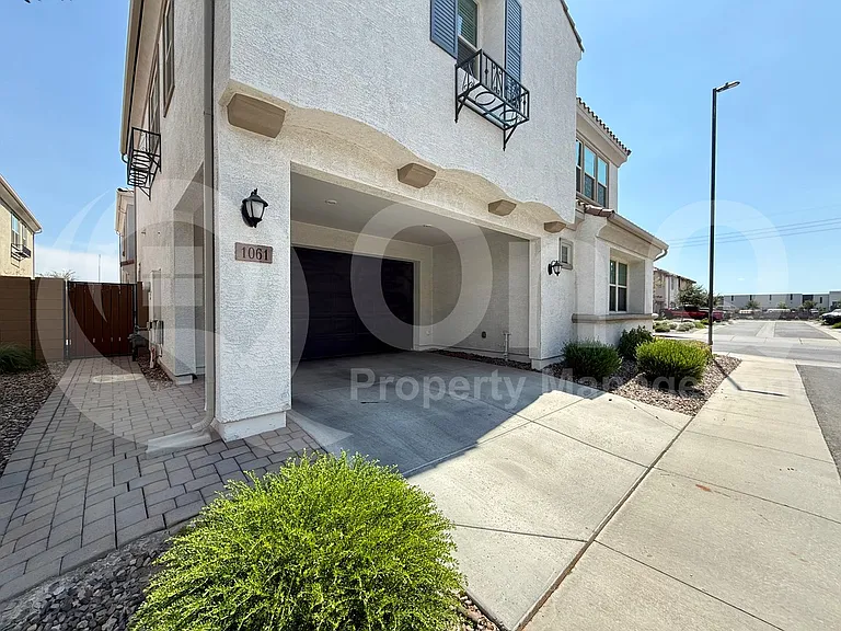 1061 E Marlin Dr — Photo 1