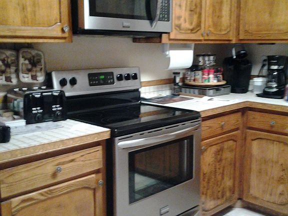 Kitchen w/microwave & stove