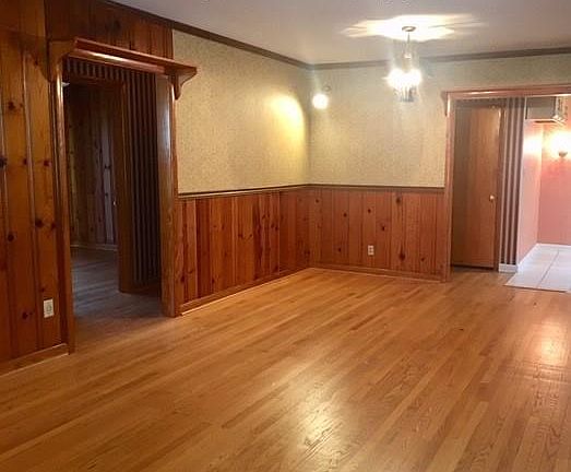 2nd image of 338 Knollwood Dr