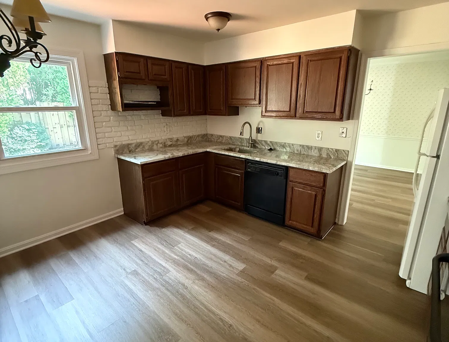 4 bed, 2.5 bath, 2400 sqft, $3,550 — Photo 2