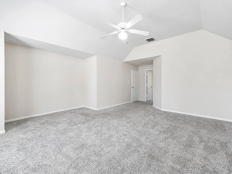 7902 Feather Springs Dr — Photo 34