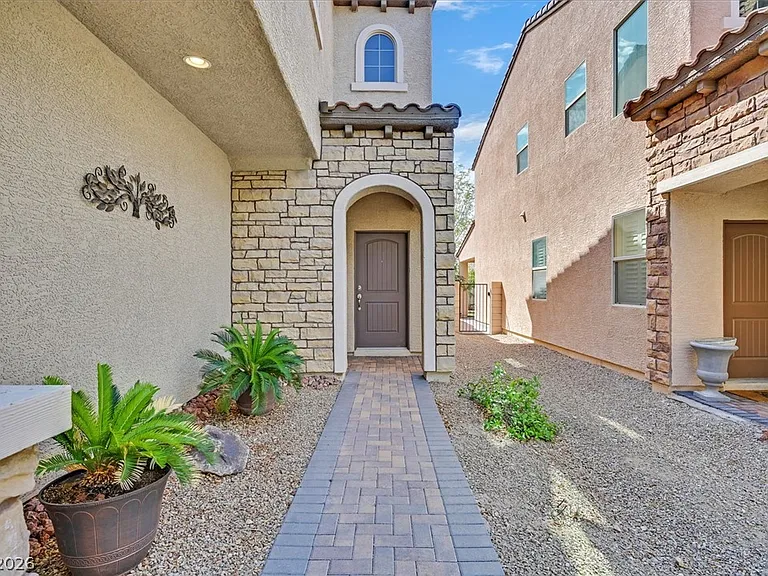 719 Orchard Course Dr — Photo 4