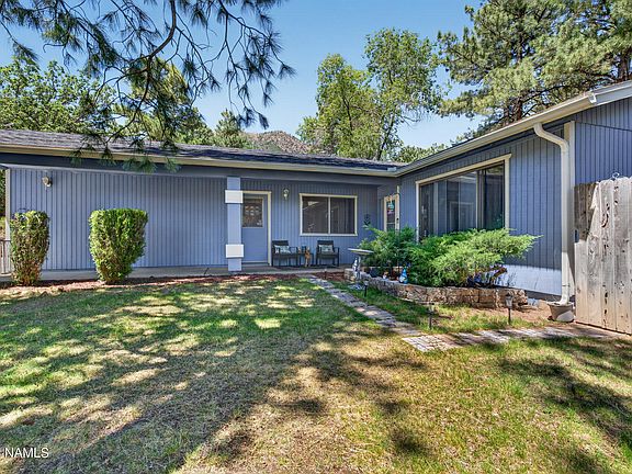 2nd image of 3944 N Geneva Cir