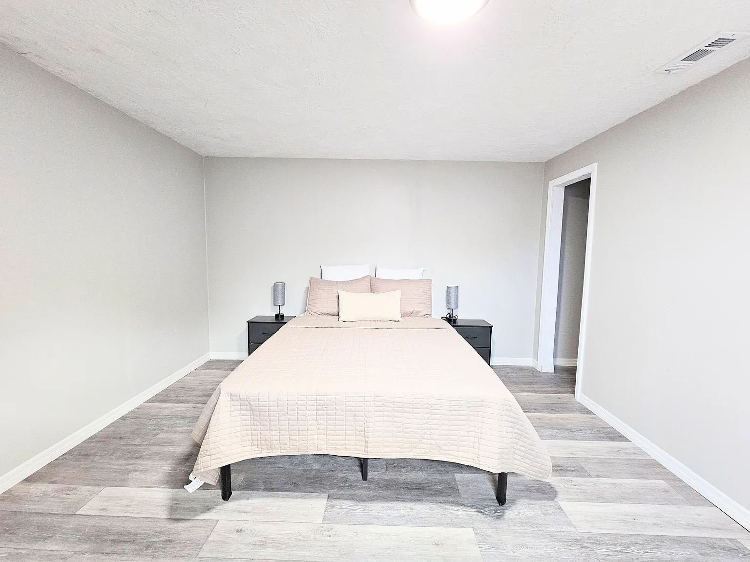 4 bed, 2.0 bath, 1100 sqft, $737 — Photo 1