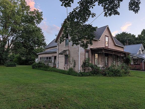 2nd image of 503 W Grand Prairie St