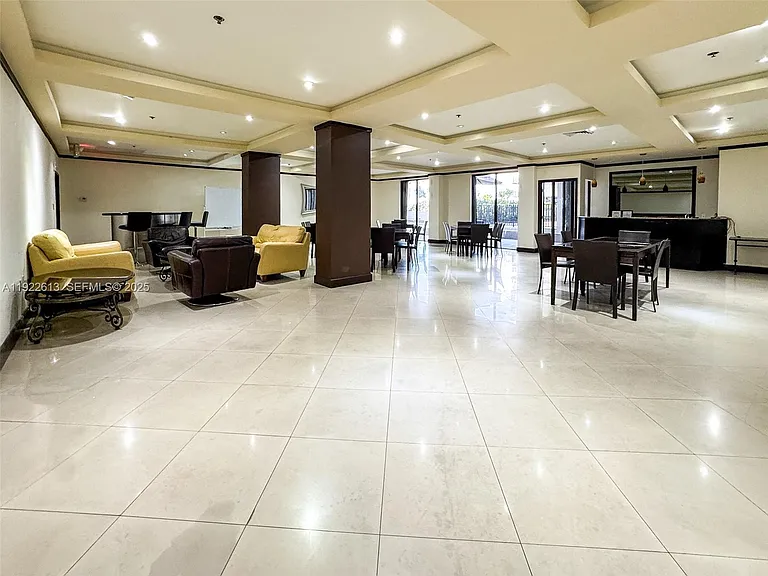 8877 Collins Ave #809 — Photo 40
