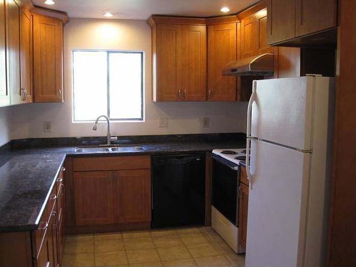 Kitchen w/Granite Counter