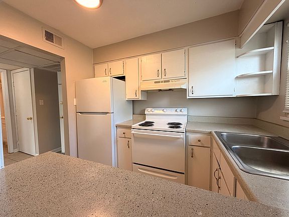 3rd image of 810-811 Howard Ave #811-1W