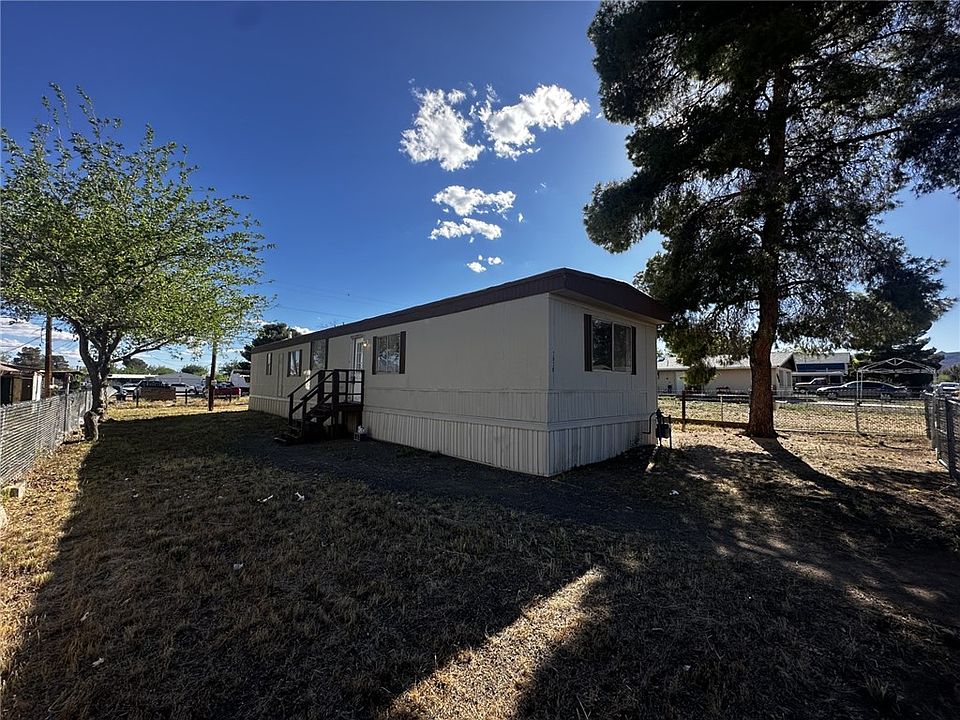 1st image of 2920 E Packard Avenue
