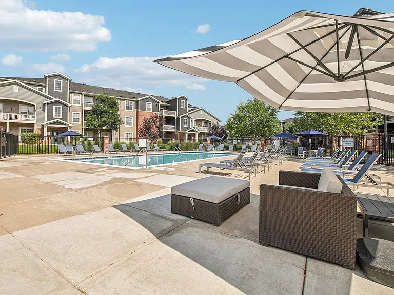 Bear Valley Park Apartments — Photo 12