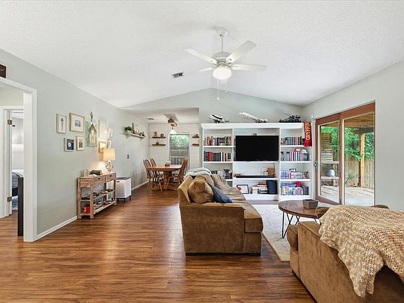 2nd image of 2418 N Park Dr