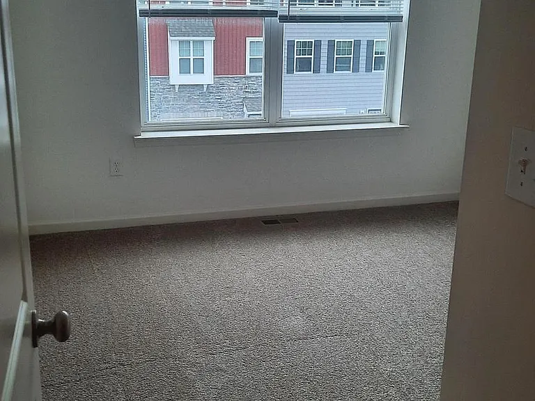 703 Admirals Quay Dr — Photo 13
