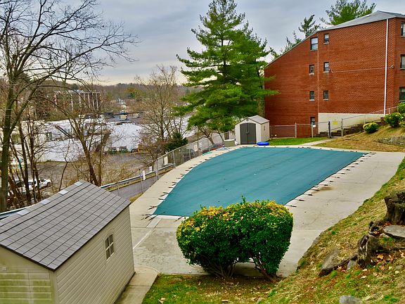 2nd image of 28 Fieldstone Dr APT 12A