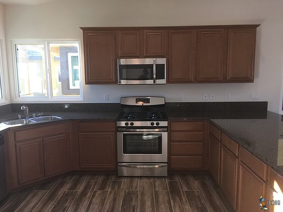 4th image of 1405 E 9th St