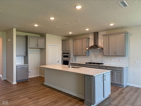 3rd image of 5673 Stetson Dr