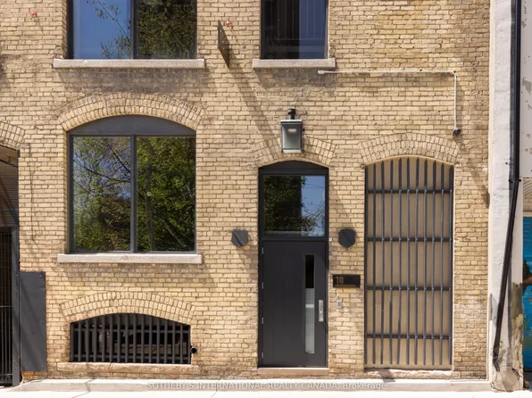 18 Gloucester Ln, Toronto, ON M4Y 1L5