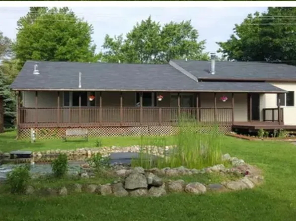 42 Opal Ln, North Branch, MI 48461