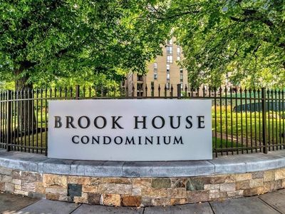 77 Pond Ave APT 803, Brookline, MA, 02445