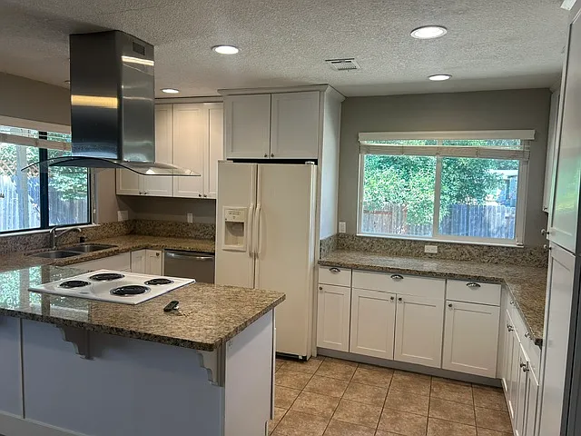 8601 Stratus Dr — Photo 2