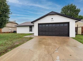 256 N Spruce Ave, Bartlesville, OK 74006