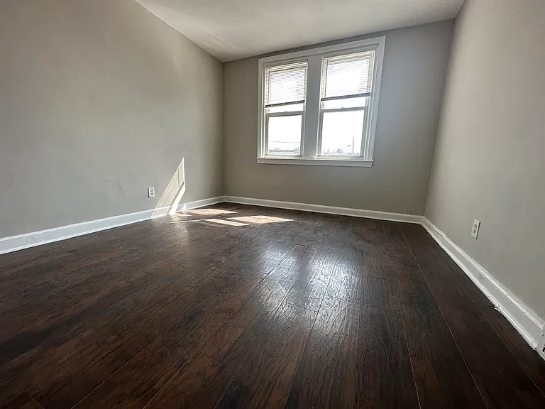 1422 Greeby St #1 — Photo 11