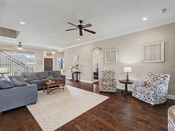 5th image of 7114 Devonshire Ave