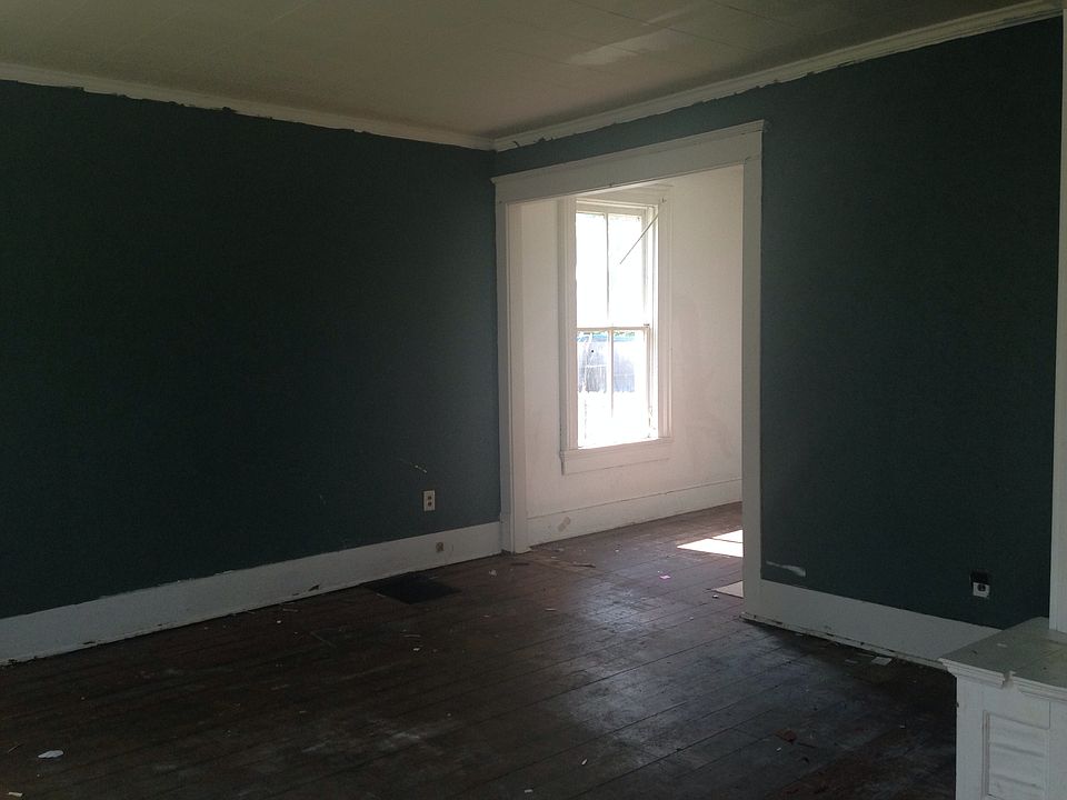 2nd image of 1134 E 13th St